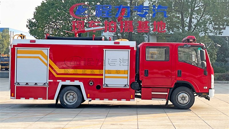 🚒 消防车大揭秘：城市里的"红色守护神"到底有多硬核？